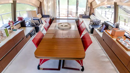 Salão e mesa de jantar AZIMUT 72s