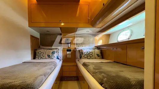 Cabine Dupla Bombordo FERRETTI 70